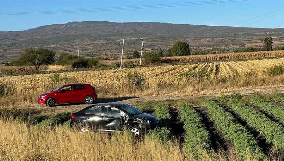 Descuido de conductor provoca accidente en carretera Salvatierra-Cortazar, hay 2 heridos