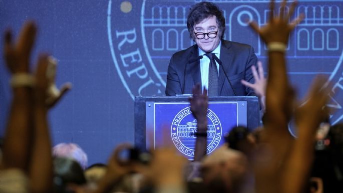 Milei, recién electo como presidente de Argentina, anuncia oleada de recortes y privatización