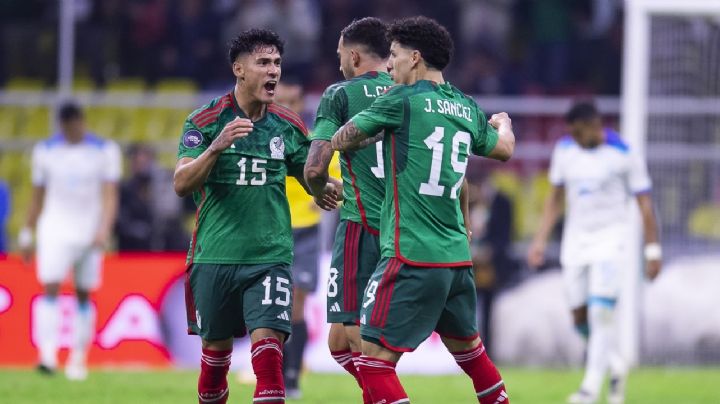 Selección Mexicana: José Ramón Fernández, Javier Alarcón y Paco Chacón señalan al árbitro por minutos extras
