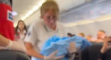 Mujer da a luz en pleno vuelo internacional; azafatas y pasajeros la ayudaron