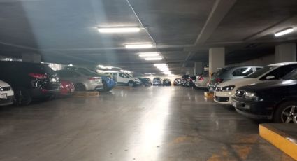 Acaparaban funcionarios cajones en el estacionamiento del Reloj