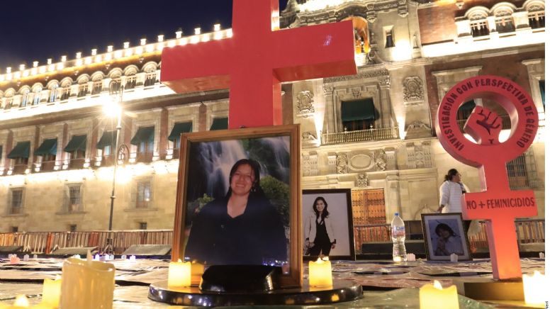 Ponen cementerio por feminicidios frente a Palacio Nacional; alistan marcha nacional para hoy
