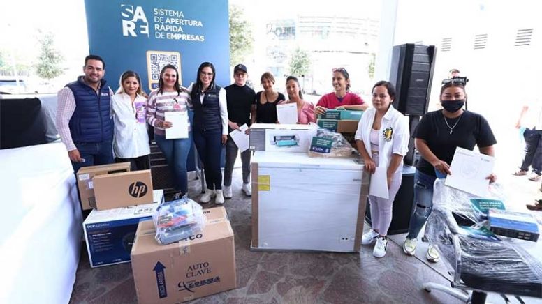 Entregan apoyos por $3 millones a 267 emprendedores de León, 203 de ellos son mujeres