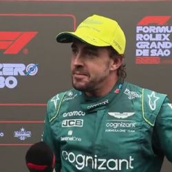 Fernando Alonso muestra respeto hacia Checo Pérez: “Han sido como 30 vueltas con su presión”