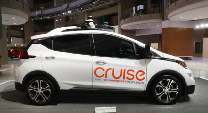 Taxi autónomo Cruise arrastra a mujer; General Motors retira vehículos por altos riesgos