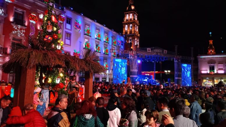 Así fue el encendido del árbol de Navidad en León | VIDEO