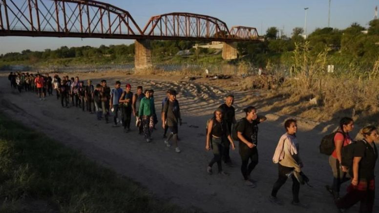 Suspenden temporalmente puentes ferroviarios en Texas; Patrulla Fronteriza detendrá a migrantes