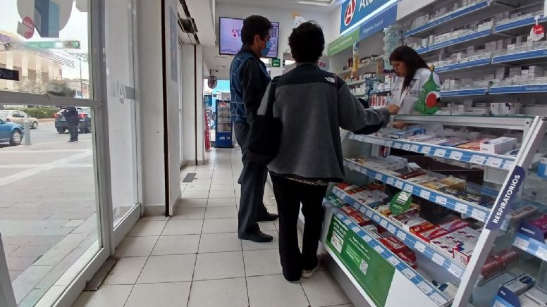 Llegan solo 10 vacunas anti COVID a farmacias del Ahorro en León; se agotan de inmediato