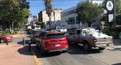 Problemas de estacionamiento de BBVA agobian a vecinos de León Moderno