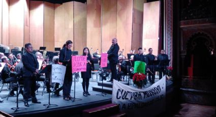 Protestan en concierto músicos de la OSUG por despido del director Roberto Beltrán Zavala