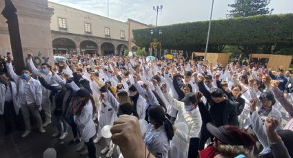 '¡Nos faltan cinco!', estudiantes de Celaya exigen justicia con marcha por los jóvenes asesinados | FOTOS
