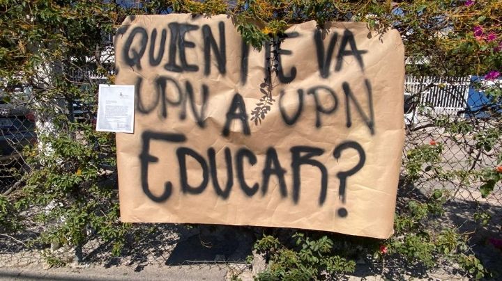 Estudiantes de la UPN exigen maestros y cierran Irrigación