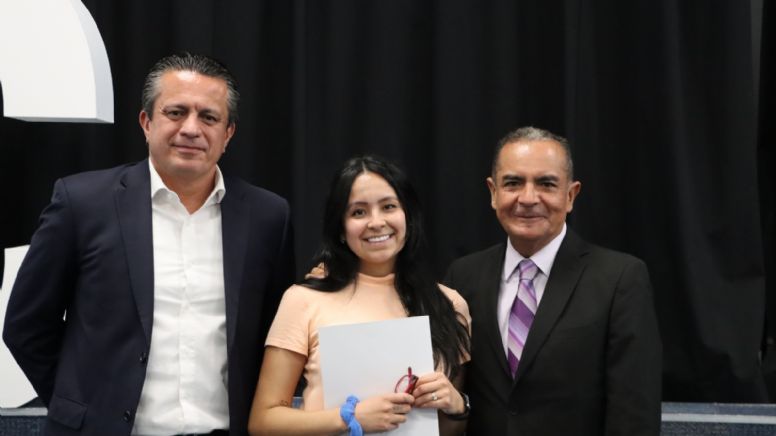 Reconocen alumnos del Tec de Monterrey labor de sus maestros