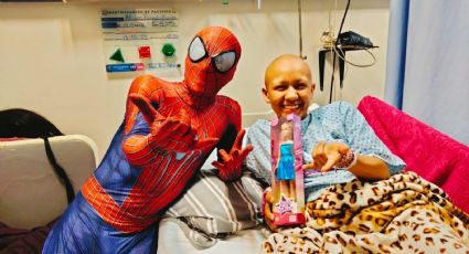 FOTOS: Visita ‘El Hombre Araña’ a niños con cáncer en el Hospital General de Celaya