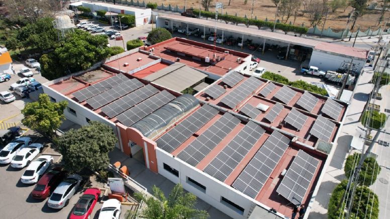 Instalan paneles solares en Complejo Siglo XXI