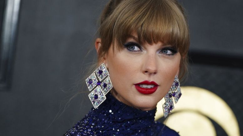 ¡Y Taylor Swift se mueve así! Viralizan video bailando temas de Bad Bunny en los Grammy 2023