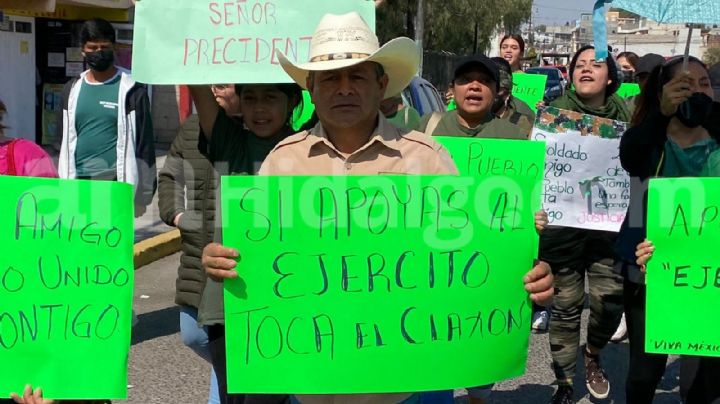 Marchan en Pachuca en apoyo a Ejército Mexicano
