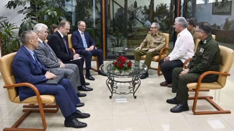 Castro y el secretario de seguridad ruso, Nikolái Pátrushev se reúnen