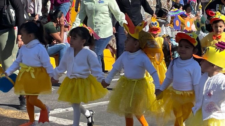 (FOTOS) Pequeños desfilan en Salamanca por el inicio de la primavera