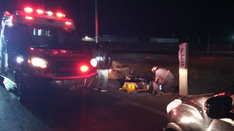 Motociclista viajaba con 2 mujeres y una muere al derrapar sobre carretera Villagrán - Celaya