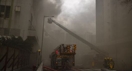 Incendio en Hong Kong obliga a evacuar a 3.400 personas