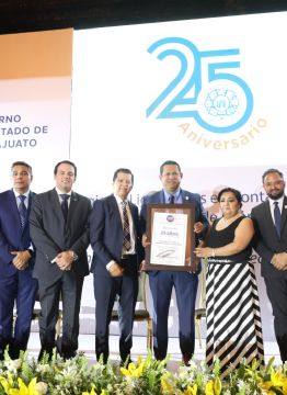 El Colegio de Licenciados en Contaduría Pública y Finanzas de León celebra 25 aniversario