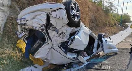 Pareja de Guanajuato sufre aparatoso accidente en la carretera Zihuatanejo-Lázaro Cárdenas