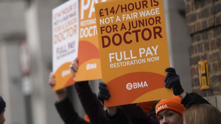 Se preparan médicos de Gran Bretaña para regresar a huelga