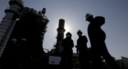 Anuncia Arabia Saudí otra reducción de producción petrolera