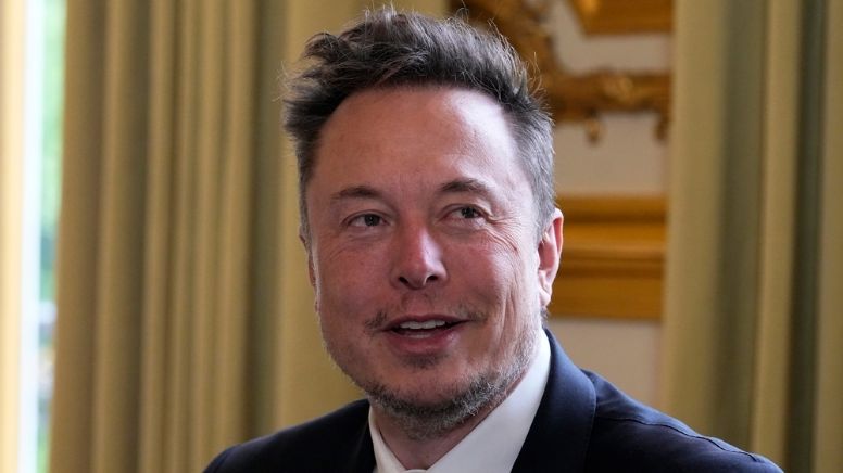 Elon Musk debe respetar acuerdo con reguladores sobre tuits para llevar a Tesla al mercado privado