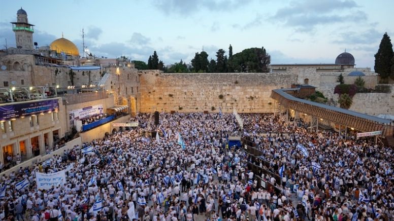Protesta en Jerusalén: miles de judíos nacionalistas lanzan consignas racistas en marcha