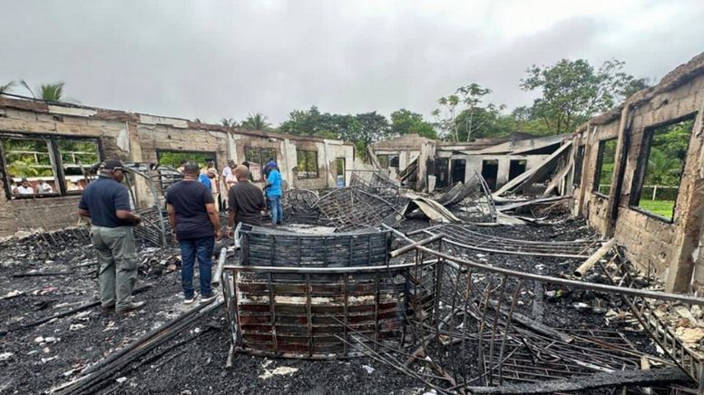 'Incidente horroroso' Mueren 19 niños durante incendio que inició en el dormitorio en Mahdia, Guyana