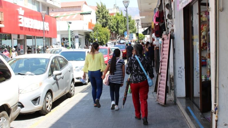 Detienen a mujer por robo a negocio en calle Guerrero