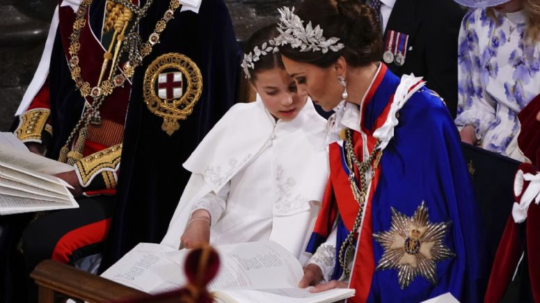 La princesa de Gales, Kate Middleton, mejor vestida que la reina Camilla