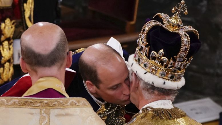 Hijos del Rey Carlos III rivalizan en su coronación