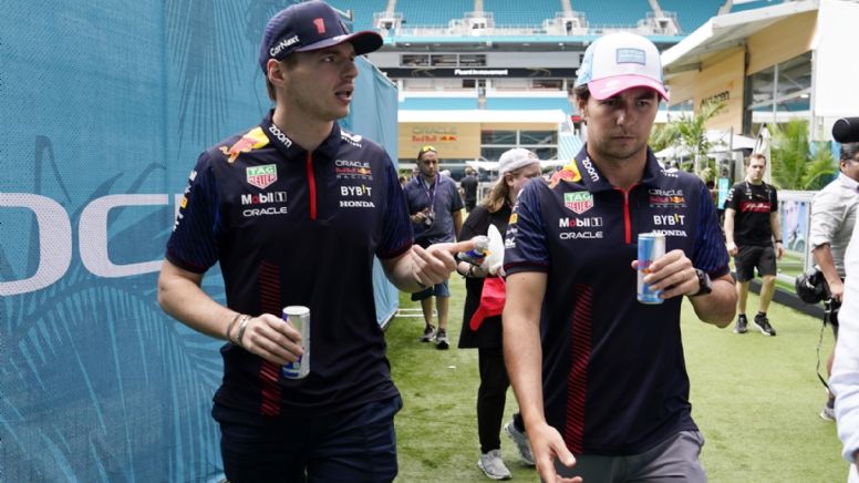 Sergio Pérez felicita a Max Verstappen por el triunfo: “Una victoria merecida para él”