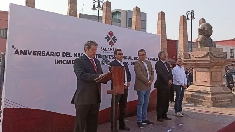 Conmemoran el natalicio de Miguel Hidalgo y Costilla en Salamanca