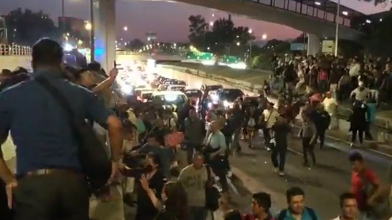 Causa caos suspensión del Metro en CDMX: usuarios saturan las calles por un camión