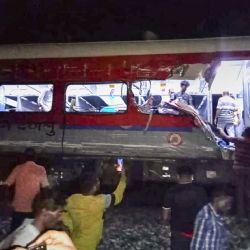 India: se descarrilan dos trenes, deja decenas de muertos y más de 400 heridos