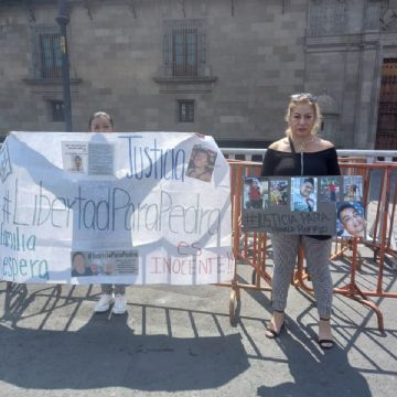 Se manifiestan en Palacio Nacional familiares de Pedro Francisco, guanajuatense acusado en Tlaxcala