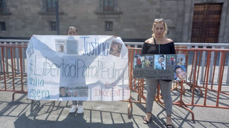 Se manifiestan en Palacio Nacional familiares de Pedro Francisco, guanajuatense acusado en Tlaxcala