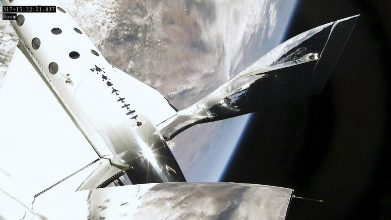 'Estamos compartiendo el riesgo', llegan al espacio en vuelo comercial