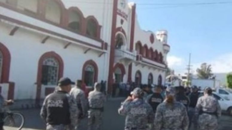 Crece tensión en Francisco I. Madero; pobladores recuperan alcaldía
