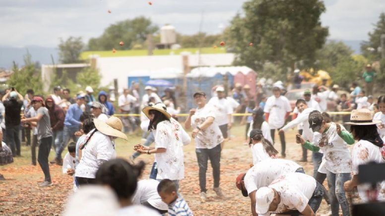 “Jitomatiza” pinta de rojo a Metepec: batalla con baile y música