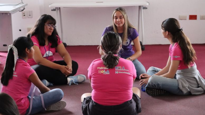 Introducen mujeres a la programación en el campamento 'Exploradoras de Código'