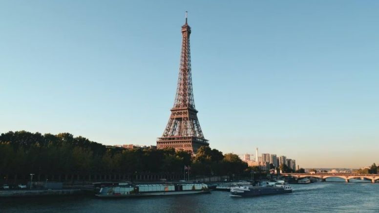 Capturan a dos sospechosos de violacion a turista mexicana cerca de la Torre Eiffel