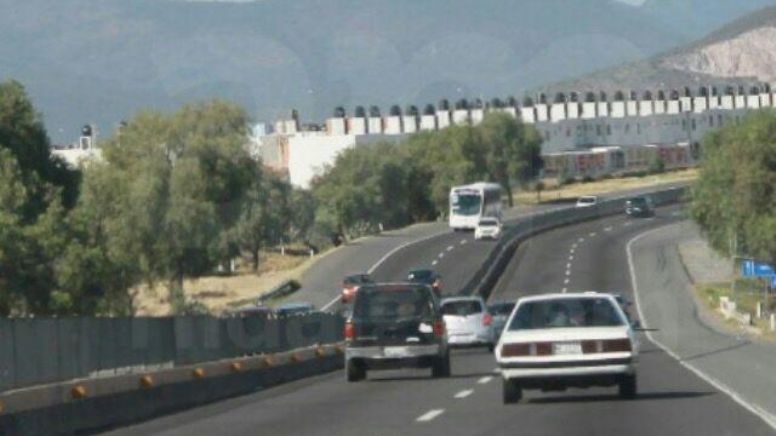 Piden reconstrucción carretera en zona de barrancas de Acatlán