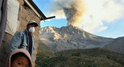 Explota otro volcán dormido: El Ubinas en Perú estalló esta mañana; elevan alertas