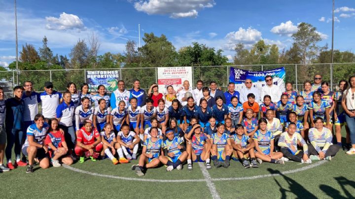 Inician 10 equipos la Liga de Futbol 7 femenil del Parque Xochipilli en Celaya
