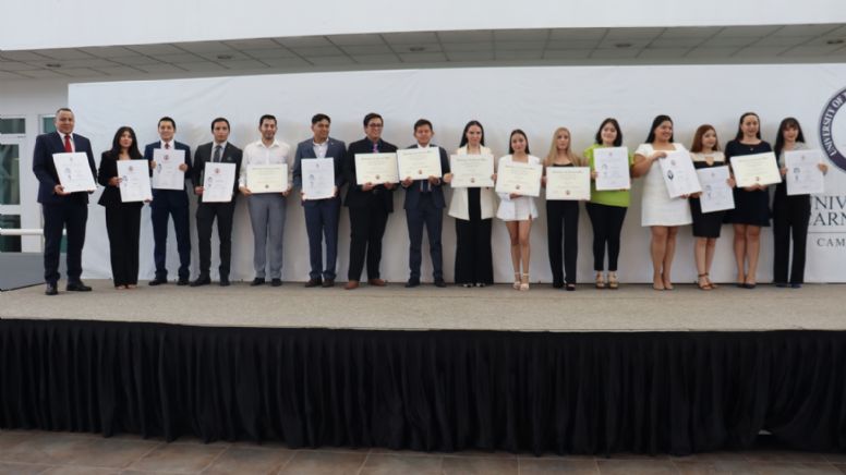 Continúa la UIW Campus Bajío con la Entrega de Títulos mexicanos y estadounidenses